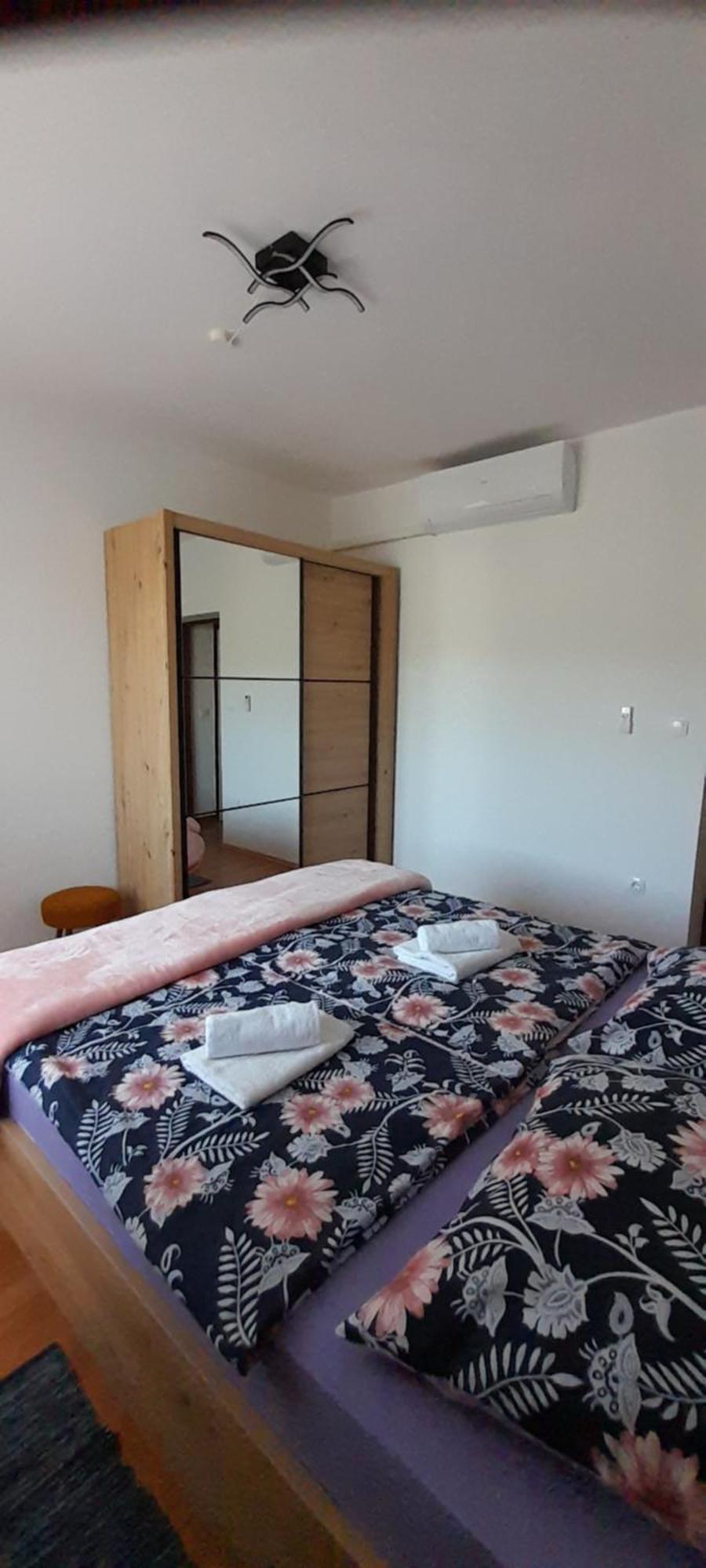 Apartment Tariba Supetarska Draga Esterno foto