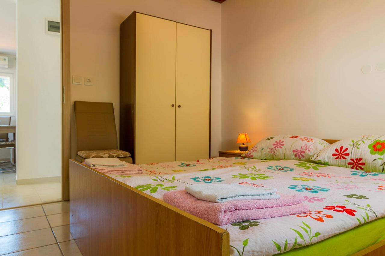 Apartment Tariba Supetarska Draga Esterno foto